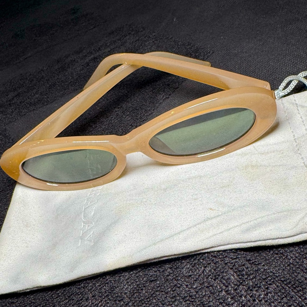 Stylish oval shape Tan Sunglasses